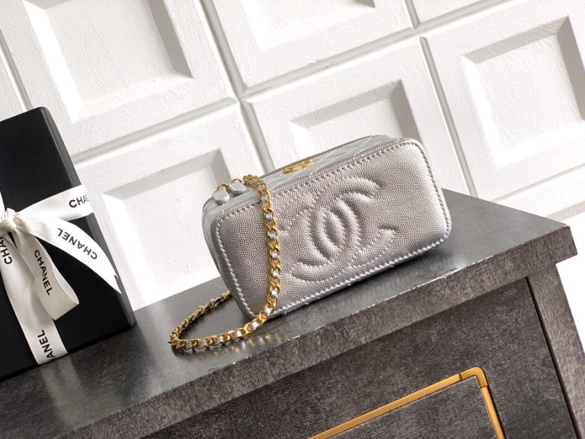 シャネル n級 キルティングレザーミニバニティバッグ チェーンショルダーモデル 上品デザイン 丁寧な縫製_3