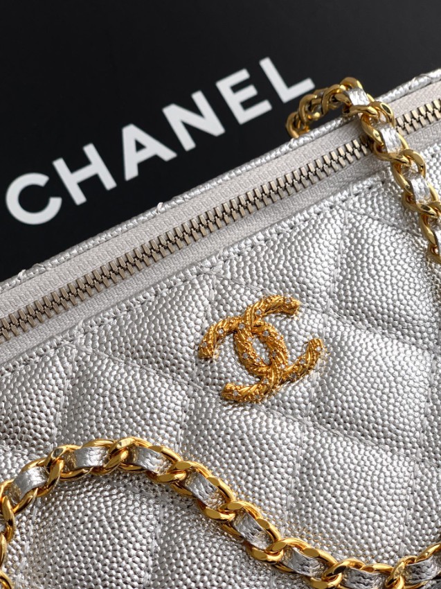 シャネル n級 キルティングレザーミニバニティバッグ チェーンショルダーモデル 上品デザイン 丁寧な縫製_7