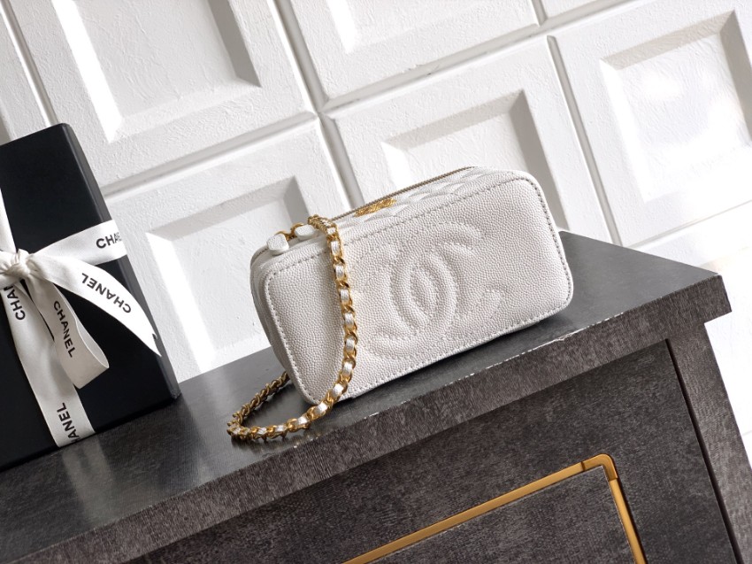 シャネル ハイブランド キルティングレザーミニバニティバッグ チェーンショルダーモデル 上質感 精密ディテール_3