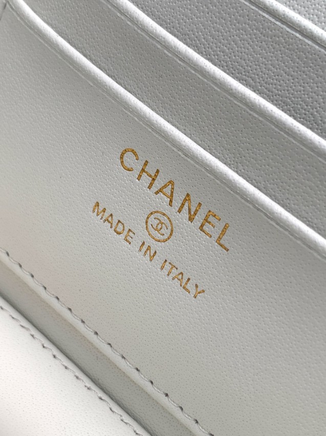 シャネル ハイブランド キルティングレザーミニバニティバッグ チェーンショルダーモデル 上質感 精密ディテール_7