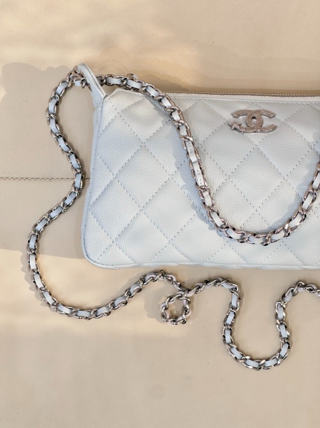 シャネル ブランド コピー キルティングチェーンショルダーバッグ スリムポーチデザイン 上質感_3