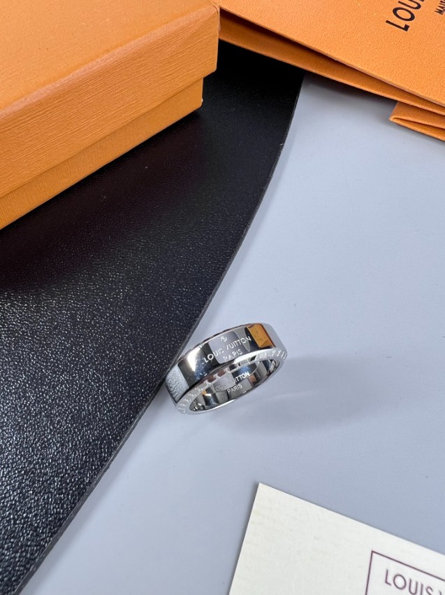 ルイヴィトン ブランド コピー スタッズデザインリング モダンジュエリーモデル ブランド代用_7