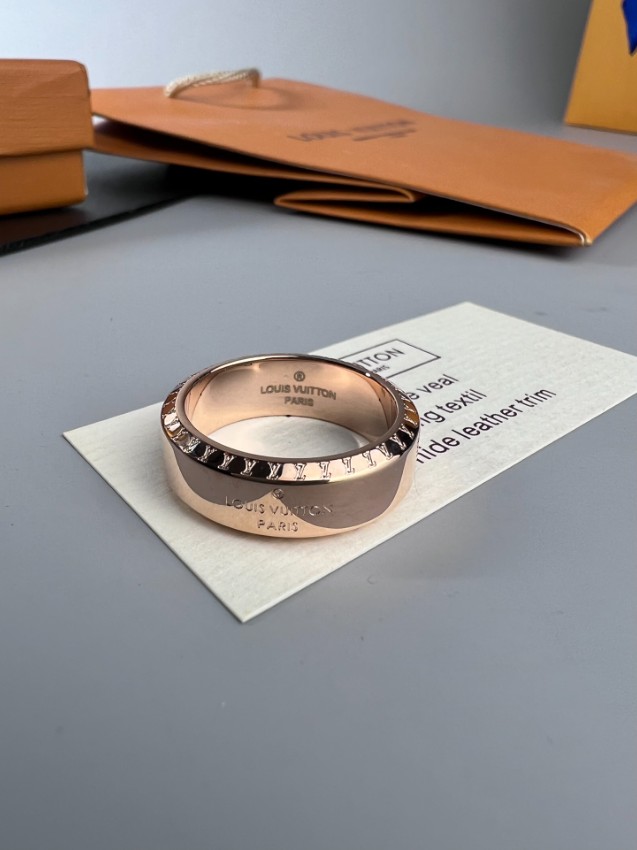 ルイヴィトン ブランド コピー スタッズデザインリング モダンジュエリーモデル ブランド代用_5