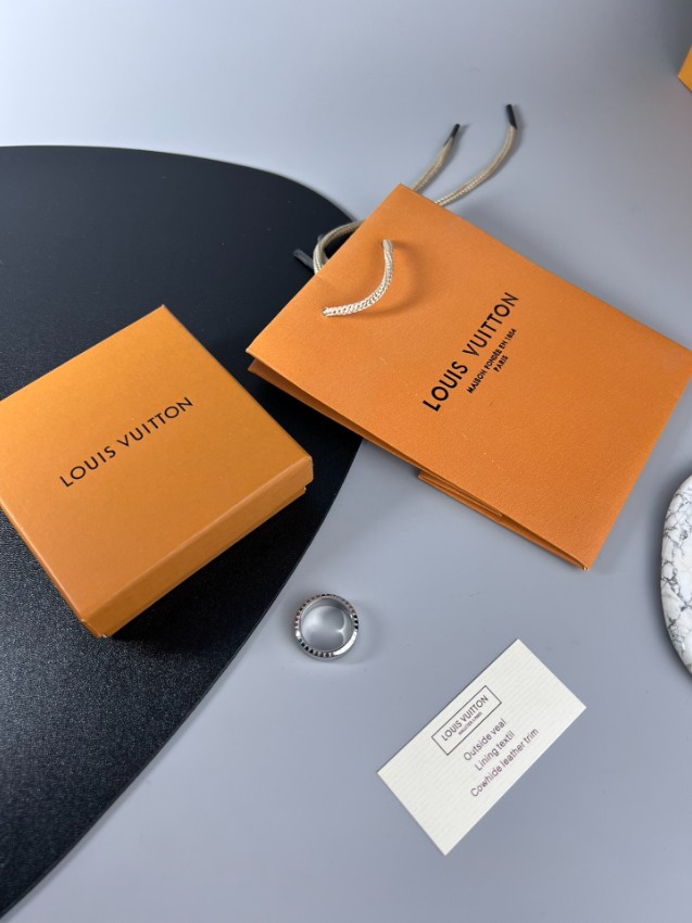 ルイヴィトン ブランド コピー スタッズデザインリング モダンジュエリーモデル ブランド代用_2