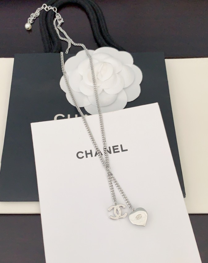 シャネル 本物級コピー CCロゴ ハートチャーム ネックレス シルバーチェーン_3