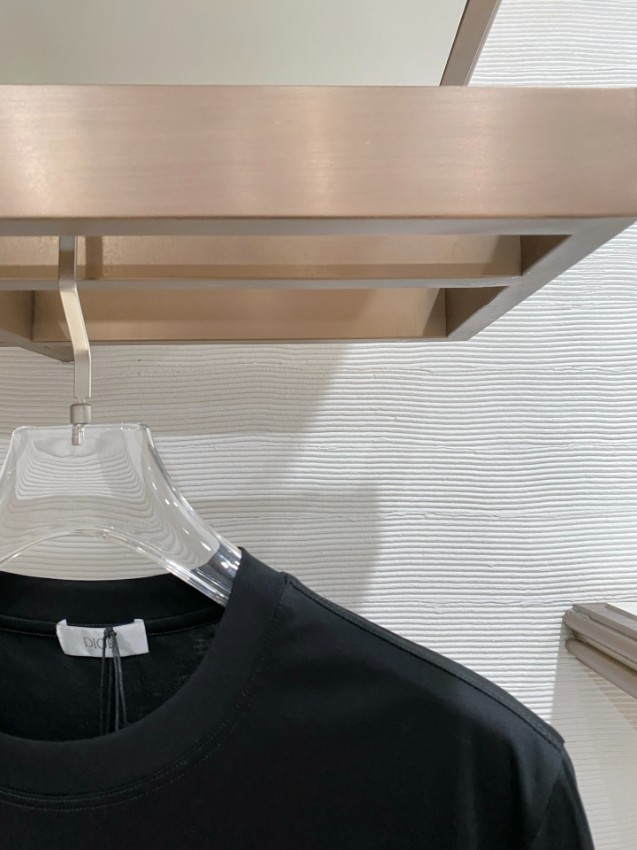 ディオール スーパーコピー 半袖Tシャツ フラワー刺繍ロゴデザイン シンプルデザイン 高再現度_3