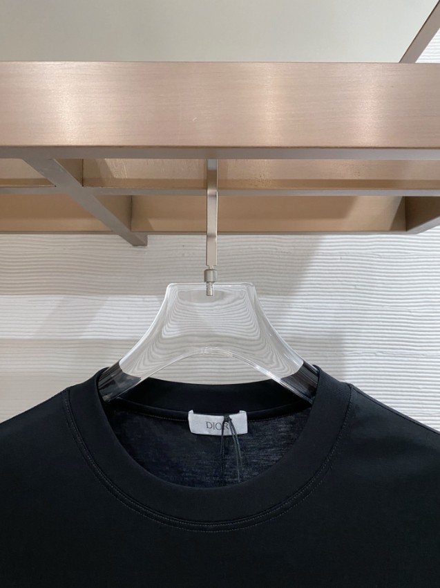 ディオール スーパーコピー 半袖Tシャツ フラワー刺繍ロゴデザイン シンプルデザイン 高再現度_1