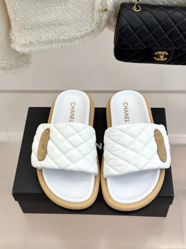 シャネル ブランド コピー サンダル キルティングデザイン フラット仕様 上質感 新作_3