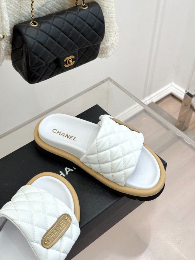 シャネル ブランド コピー サンダル キルティングデザイン フラット仕様 上質感 新作_4
