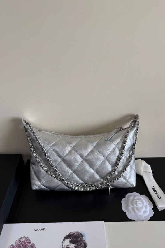 シャネル ブランド コピー チェーンショルダーバッグ キルティングデザイン ファスナー仕様 上質感 高級感仕上げ_2