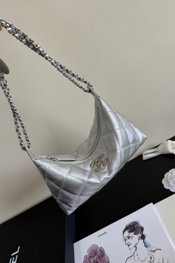 シャネル ブランド コピー チェーンショルダーバッグ キルティングデザイン ファスナー仕様 上質感 高級感仕上げ_5