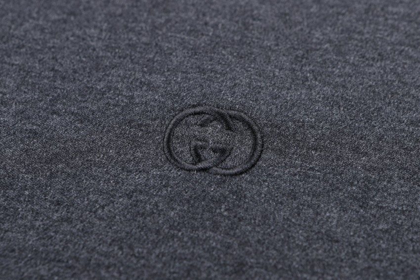 グッチ n級 Tシャツ ミニロゴ刺繍 クルーネックシンプル設計 通気性抜群 高評価モデル_5