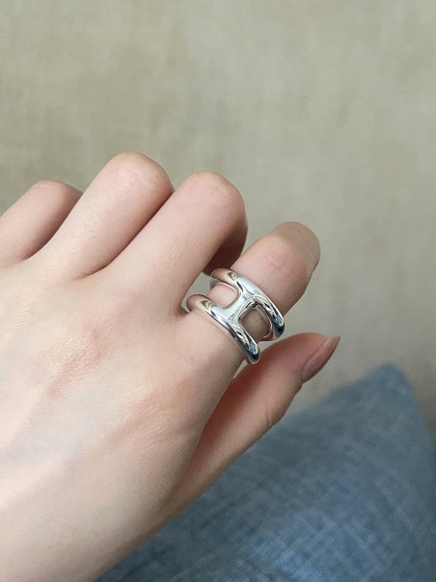 エルメス スーパーコピー シルバーリング オープンデザイン ミニマル仕上げ 高評価_1