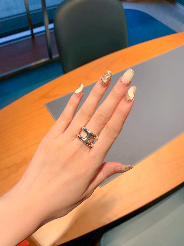 エルメス スーパーコピー シルバーリング オープンデザイン ミニマル仕上げ 高評価_2