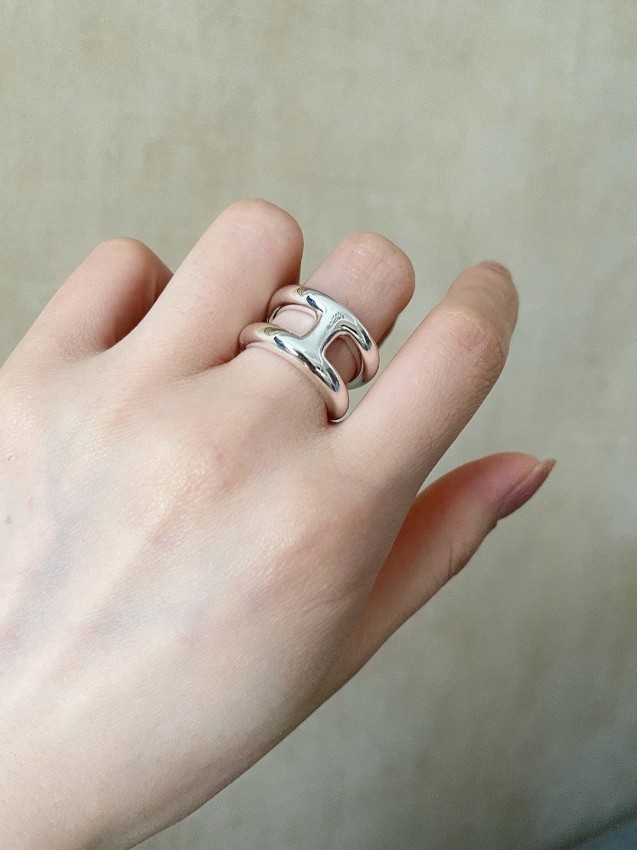 エルメス スーパーコピー シルバーリング オープンデザイン ミニマル仕上げ 高評価_4