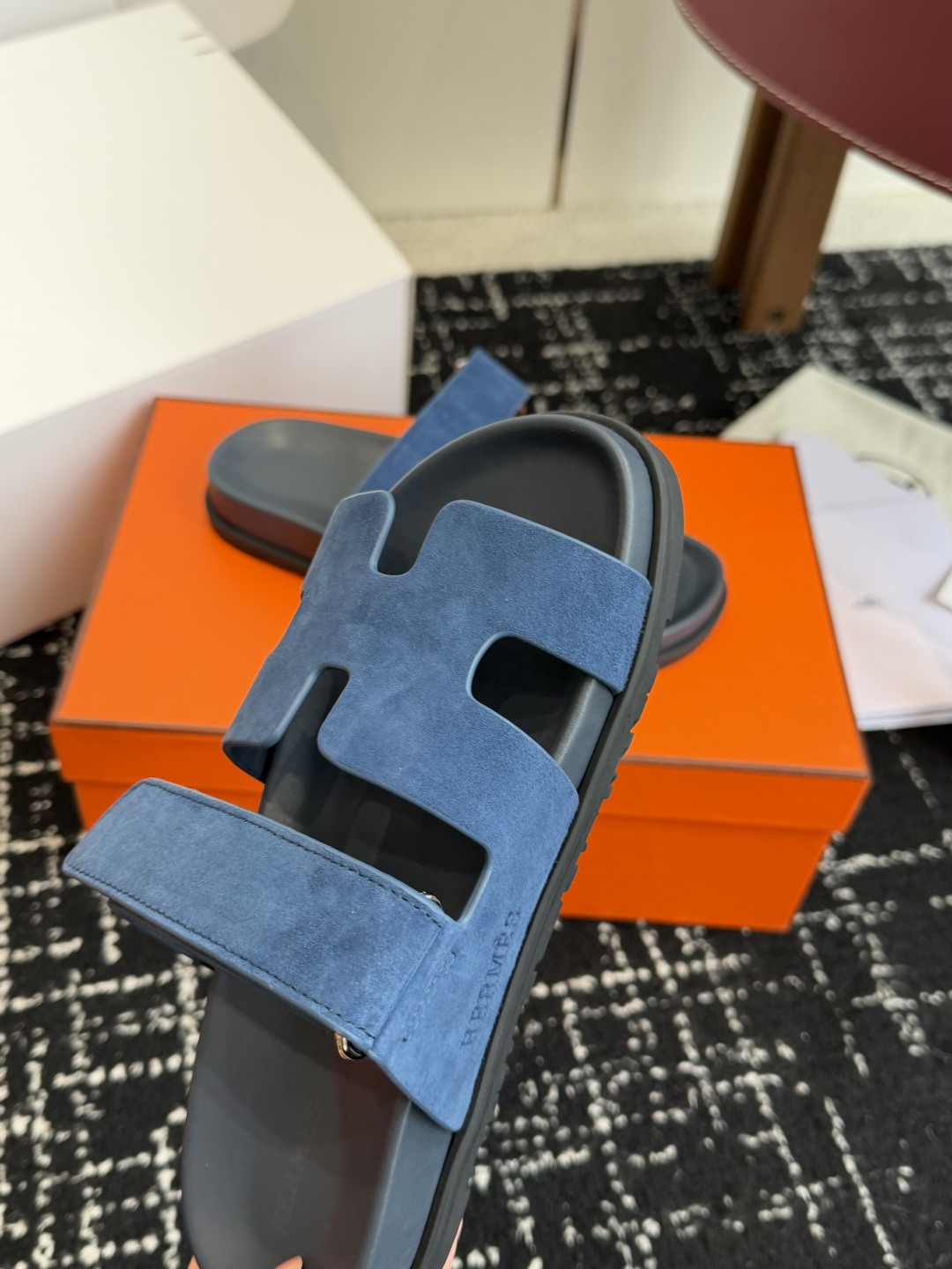 エルメス スーパーコピー サンダル Hカットデザイン スエード調ストラップ 定番モデル 高級感仕上げ_6