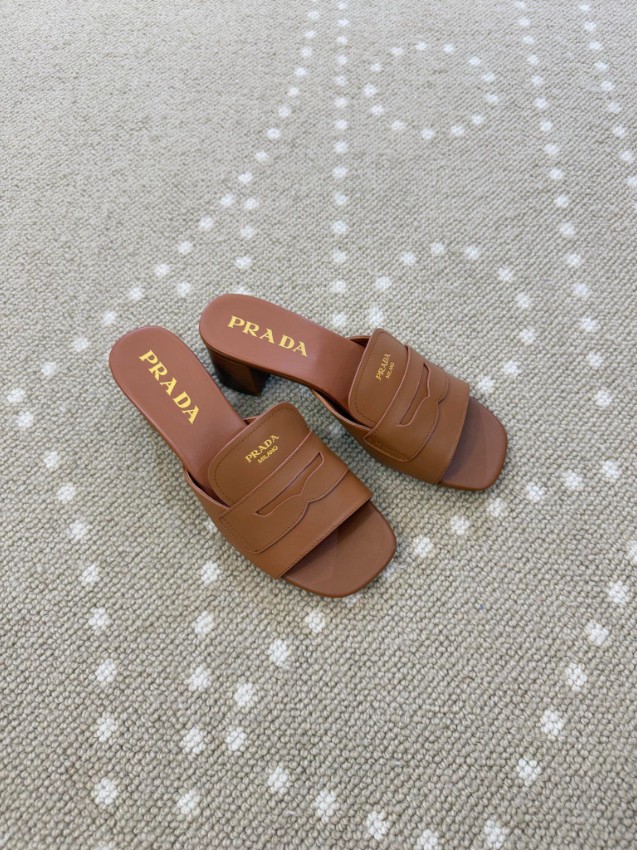 プラダ ブランド コピー サンダル ロゴデザイン レザーストラップ ミニヒールモデル ブランド代用_2