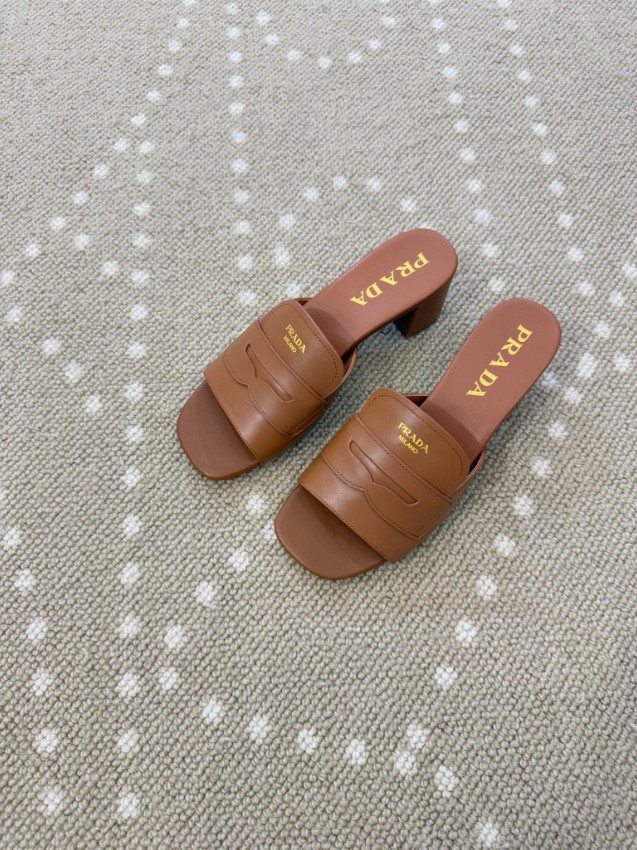 プラダ ブランド コピー サンダル ロゴデザイン レザーストラップ ミニヒールモデル ブランド代用_1