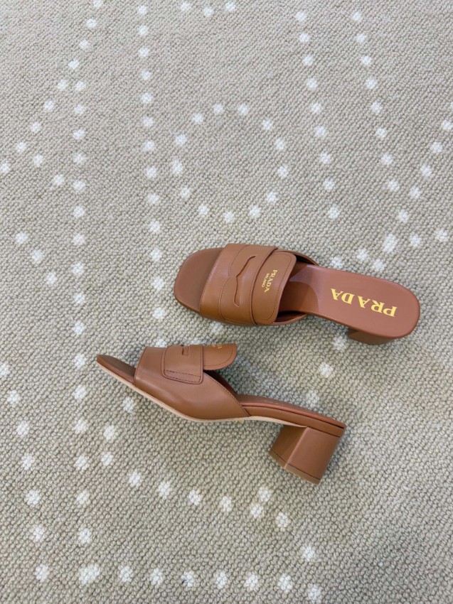 プラダ ブランド コピー サンダル ロゴデザイン レザーストラップ ミニヒールモデル ブランド代用_5