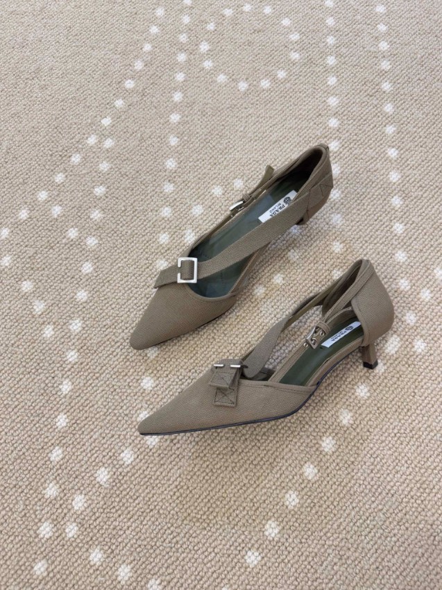 プラダ ハイブランド パンプス ポインテッドトゥデザイン ストラップ装飾 上質感モデル 口コミ多数_3