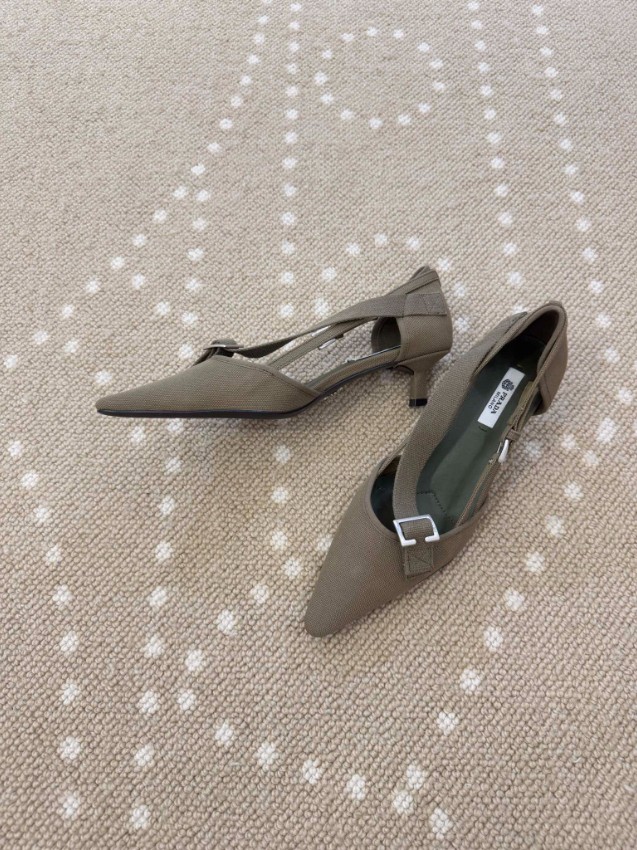 プラダ ハイブランド パンプス ポインテッドトゥデザイン ストラップ装飾 上質感モデル 口コミ多数_2