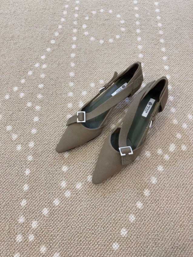 プラダ ハイブランド パンプス ポインテッドトゥデザイン ストラップ装飾 上質感モデル 口コミ多数_4