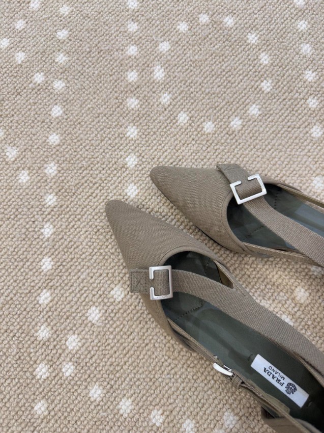 プラダ ハイブランド パンプス ポインテッドトゥデザイン ストラップ装飾 上質感モデル 口コミ多数_7