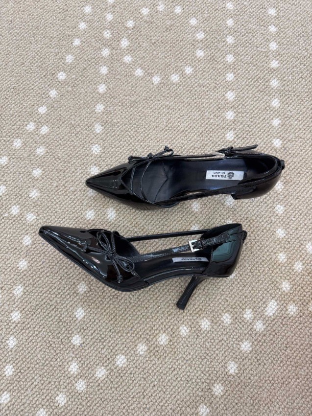プラダ 格安 パンプス ポインテッドトゥデザイン リボン装飾 エナメル調 上質感モデル 安全取引_2