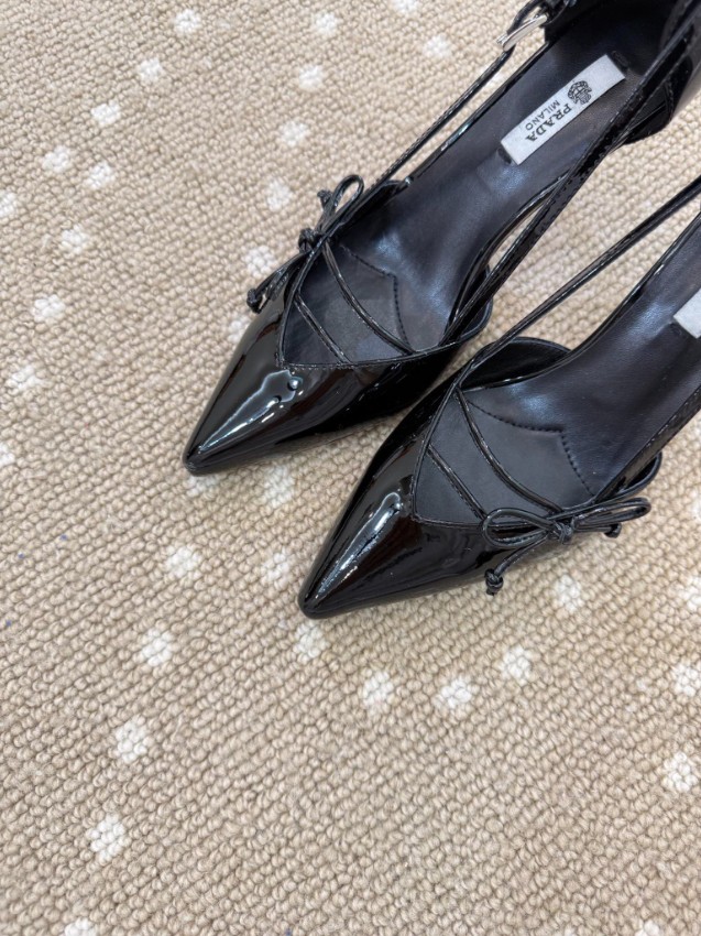 プラダ 格安 パンプス ポインテッドトゥデザイン リボン装飾 エナメル調 上質感モデル 安全取引_6