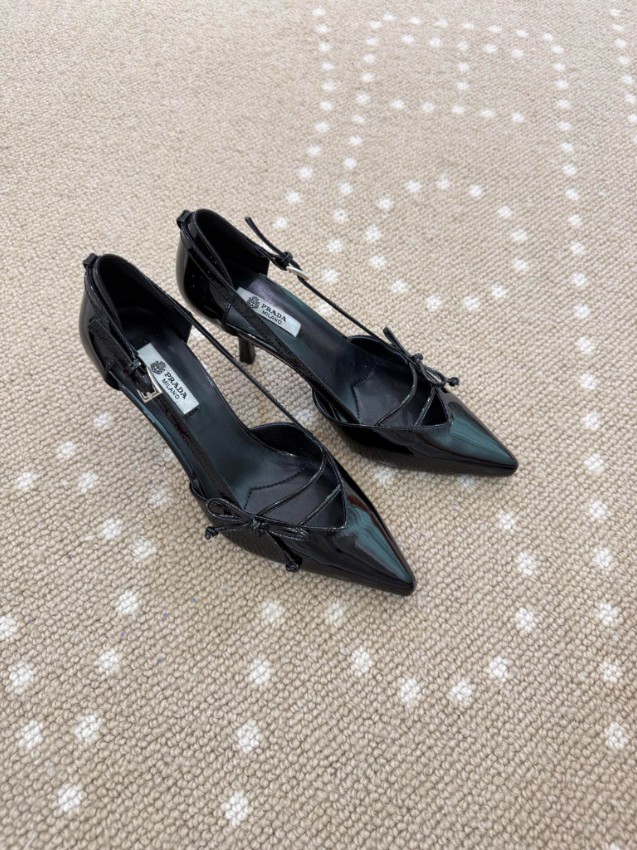 プラダ 格安 パンプス ポインテッドトゥデザイン リボン装飾 エナメル調 上質感モデル 安全取引_5