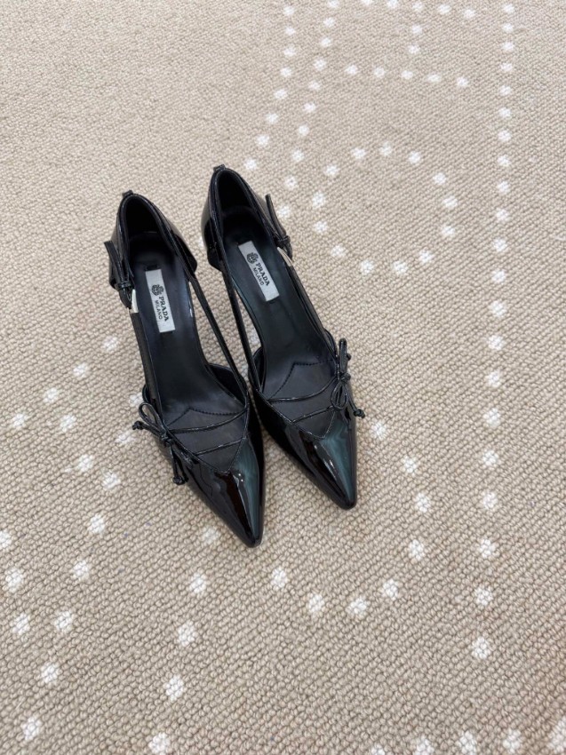 プラダ 格安 パンプス ポインテッドトゥデザイン リボン装飾 エナメル調 上質感モデル 安全取引_7
