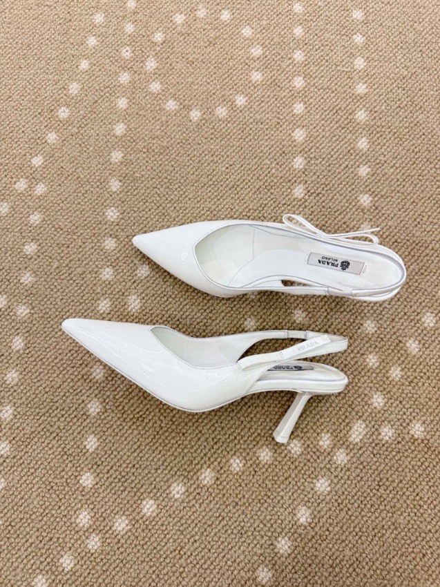 プラダ 本物級コピー パンプス ホワイト バックストラップ ポインテッドトゥ リボンディテール エナメル調_7
