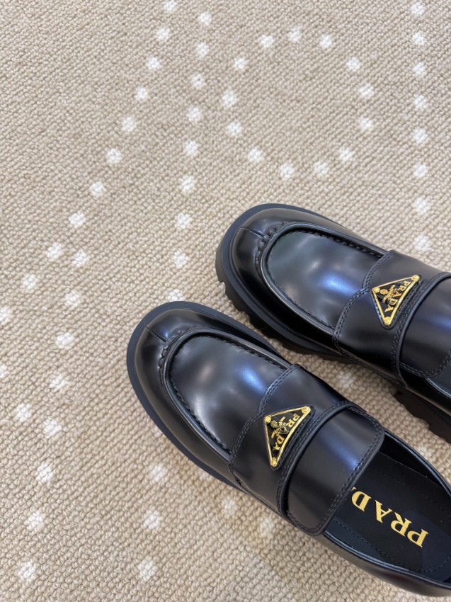 プラダ 本物級コピー ローファー ブラック トライアングルロゴ 厚底デザイン レザーシューズ_6