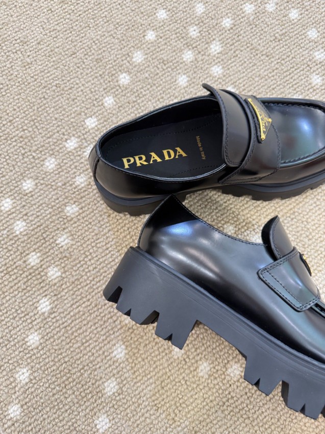 プラダ 本物級コピー ローファー ブラック トライアングルロゴ 厚底デザイン レザーシューズ_5