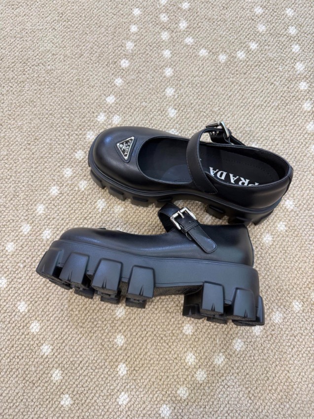 プラダ ブランド コピー メリージェーン厚底シューズ シングルストラップ レザー仕上げ モード感 新作_4