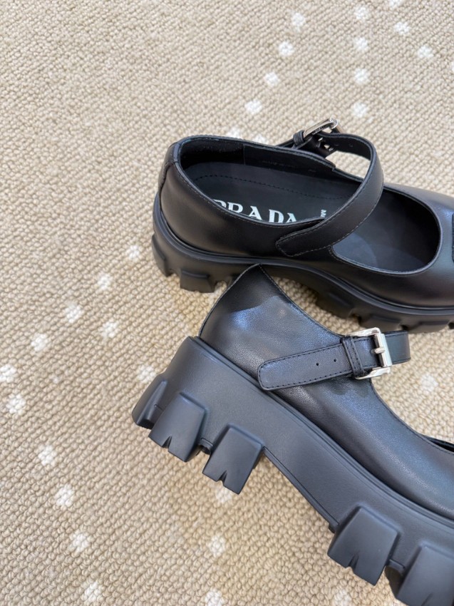 プラダ ブランド コピー メリージェーン厚底シューズ シングルストラップ レザー仕上げ モード感 新作_7