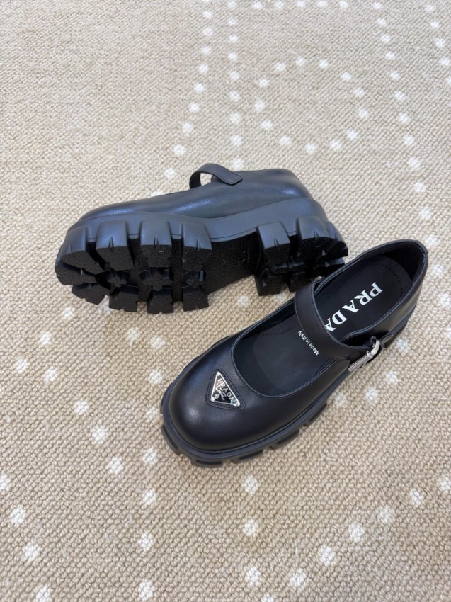 プラダ ブランド コピー メリージェーン厚底シューズ シングルストラップ レザー仕上げ モード感 新作_8