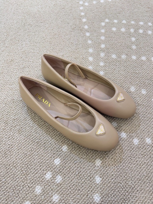 プラダ ブランド コピー メリージェーンフラットシューズ ラウンドトゥ レザー質感 ナチュラルカラー 高品質_2