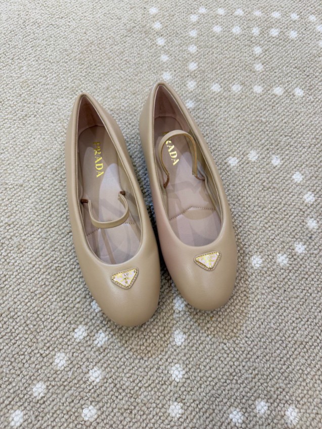 プラダ ブランド コピー メリージェーンフラットシューズ ラウンドトゥ レザー質感 ナチュラルカラー 高品質_3