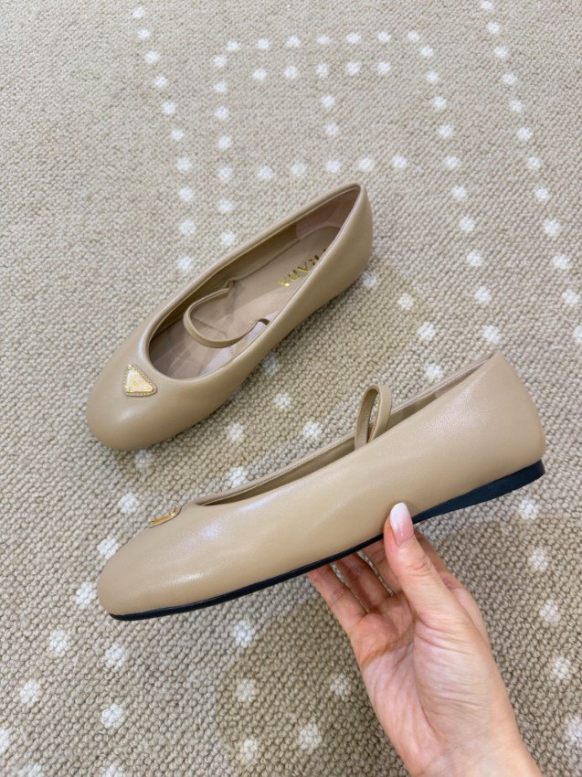 プラダ ブランド コピー メリージェーンフラットシューズ ラウンドトゥ レザー質感 ナチュラルカラー 高品質_7