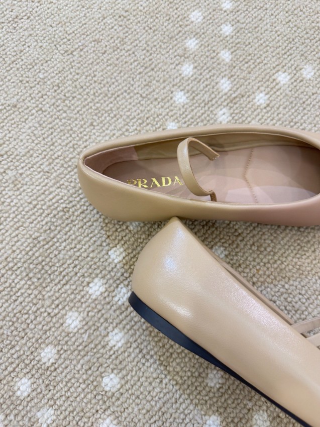 プラダ ブランド コピー メリージェーンフラットシューズ ラウンドトゥ レザー質感 ナチュラルカラー 高品質_5