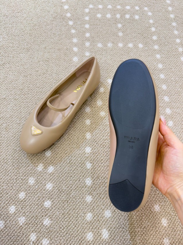 プラダ ブランド コピー メリージェーンフラットシューズ ラウンドトゥ レザー質感 ナチュラルカラー 高品質_8
