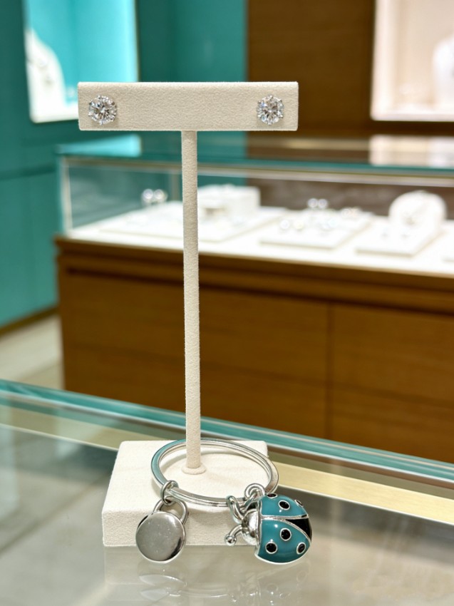 ティファニー ハイブランド レディバグキーリング エナメルチャームデザイン 丁寧な縫製 高評価_3