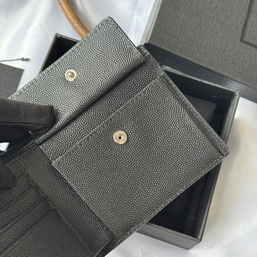 サンローラン ハイブランド 二つ折りウォレット グレインレザー コンパクト設計 精密ディテール_11