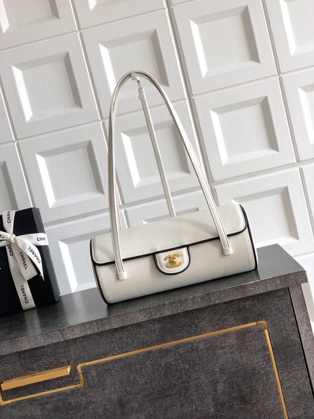 シャネル ハイブランド ショルダーバッグ フラップデザイン ゴールドココマーク スリムフォルム 上質感_1