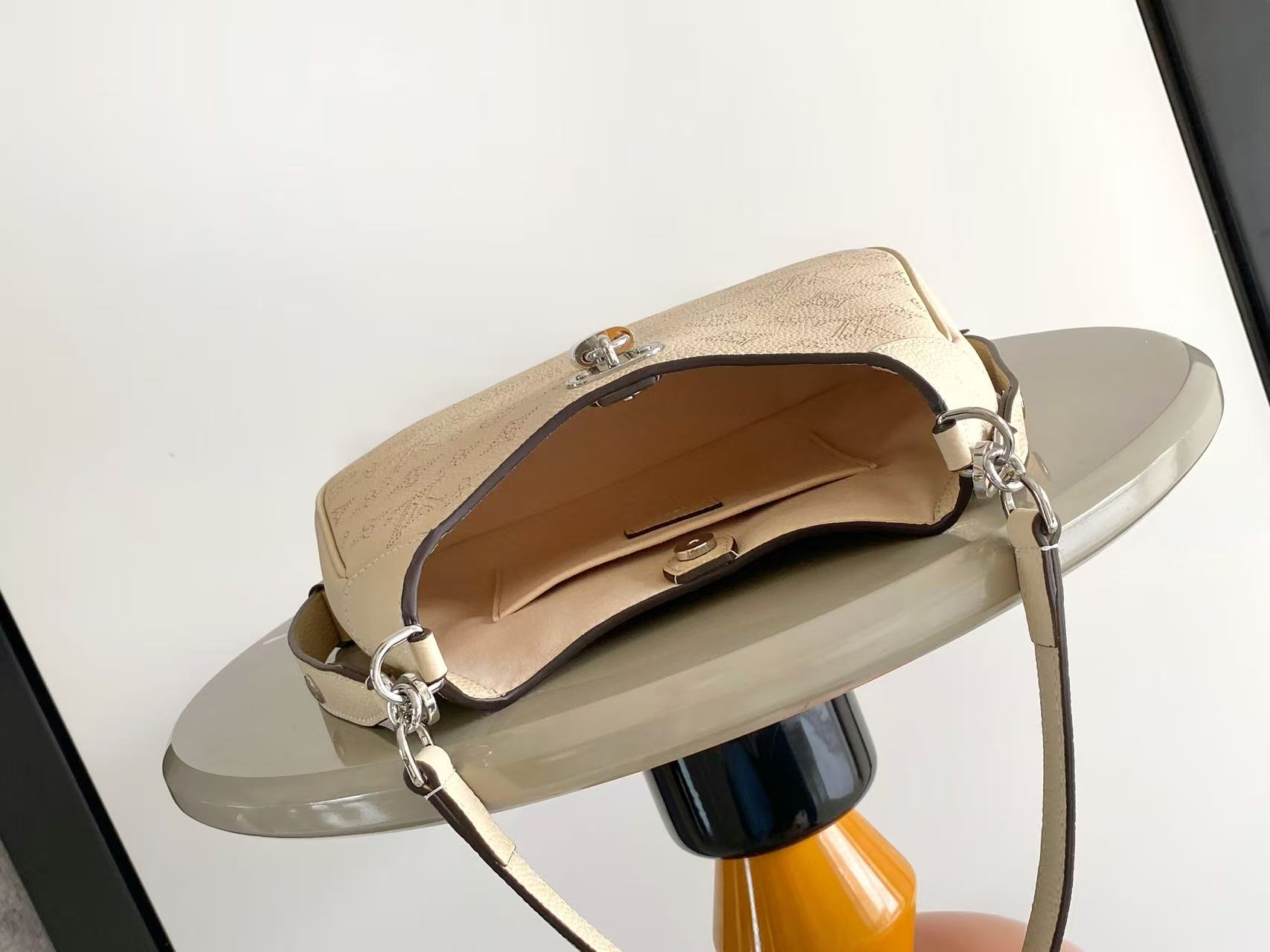 ルイヴィトン n級 ショルダーバッグ モノグラムパンチング レザー仕様 精密ディテール 高品質_5