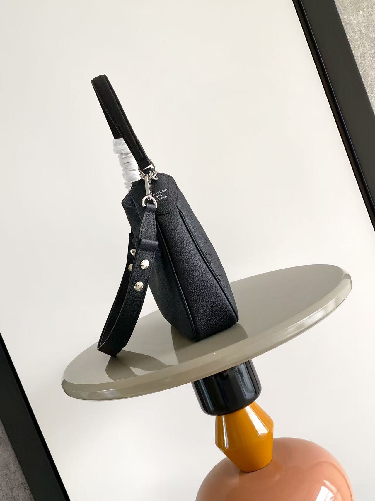 ルイヴィトン 格安 ショルダーバッグ モノグラムパンチング レザー仕様 高級感仕上げ リピーター多数_1