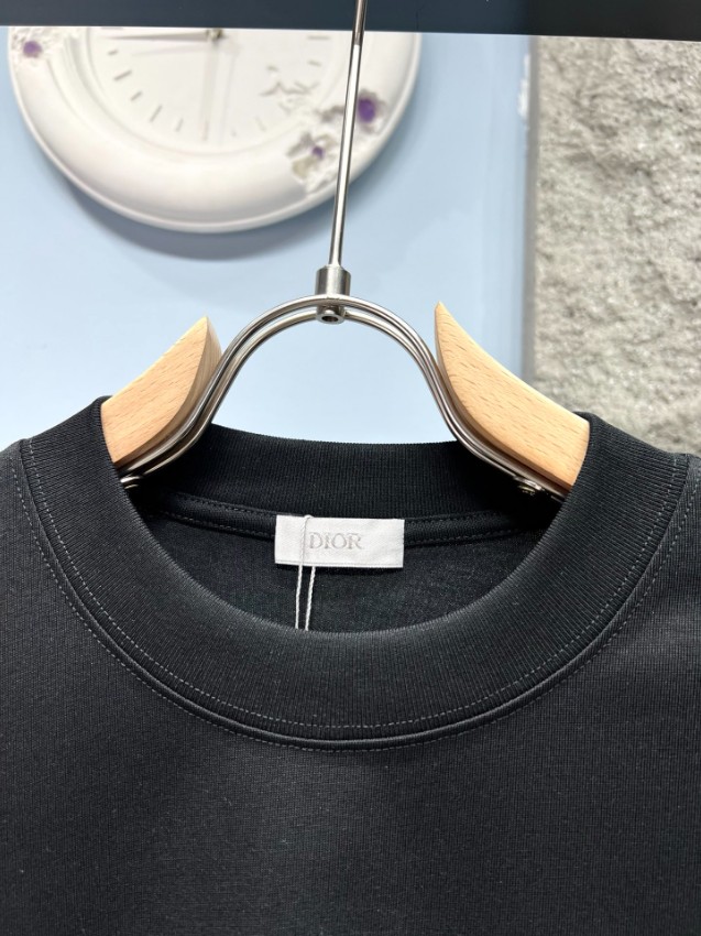 ディオール 本物級コピー 半袖Tシャツ ミニロゴ刺繍 ミニマルデザイン 精密ディテール_3