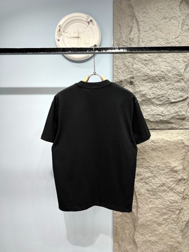 ディオール 本物級コピー 半袖Tシャツ ミニロゴ刺繍 ミニマルデザイン 精密ディテール_1