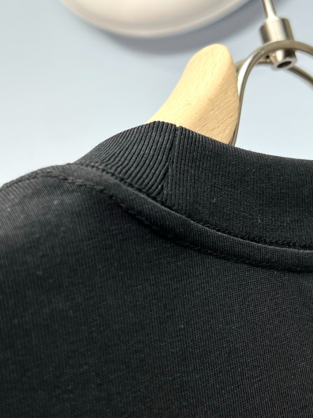 ディオール 本物級コピー 半袖Tシャツ ミニロゴ刺繍 ミニマルデザイン 精密ディテール_4